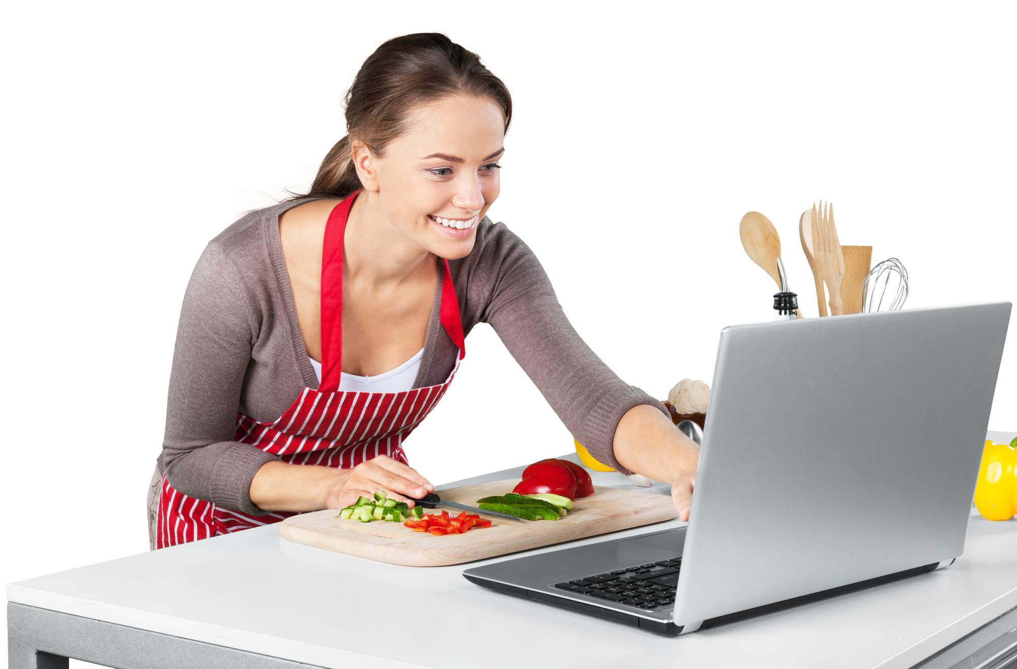 Tutor che spiega una tecnica culinaria durante una lezione